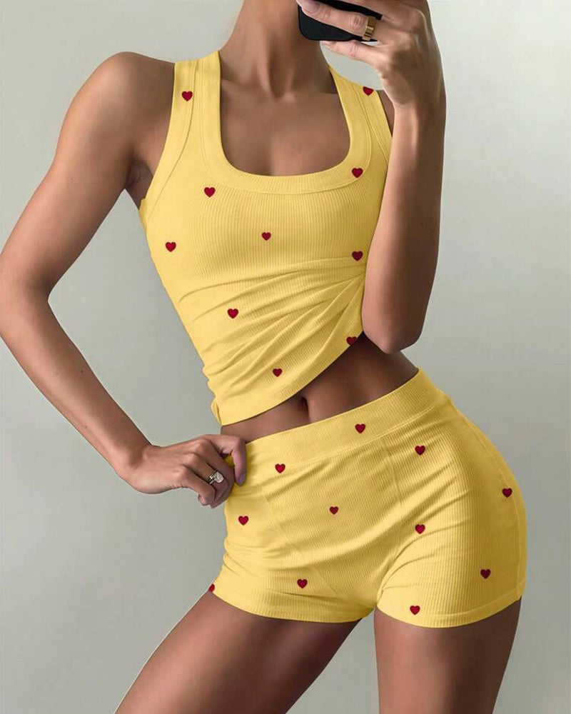 Heart Print 2-Piece Pajama Set – U-Neck Tank & Stretch Shorts